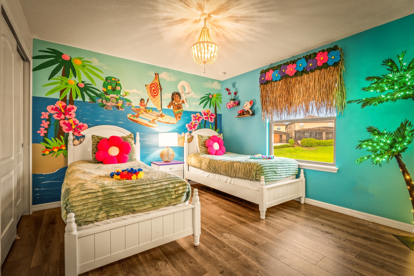 Moana twin bedroom with tropical ocean mural, flower décor and LED palm tree