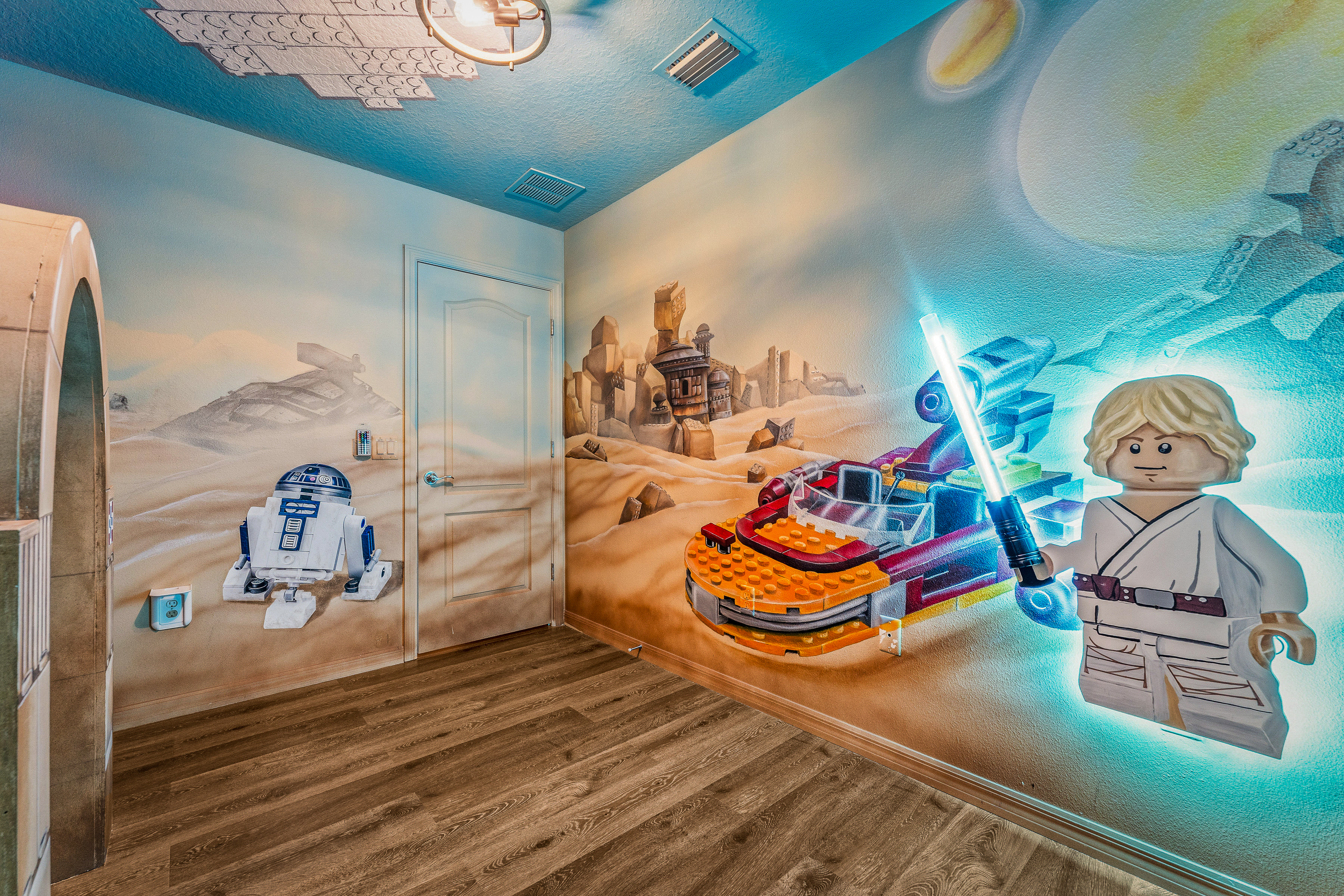 Star Wars Tatooine bunk room with LEGO Luke Skywalker and R2-D2 mural
